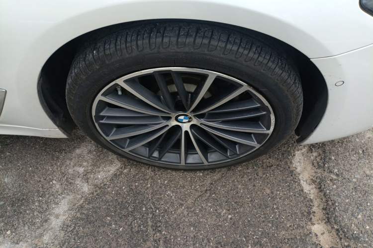 Used BMW 5 Series 2021 530Li Leading Model M Sport Package Right Front Wheel Hub