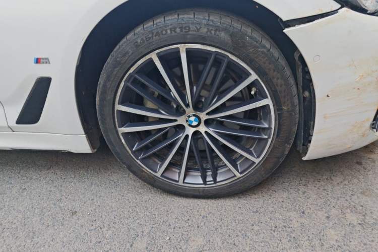 Used BMW 5 Series 2021 530Li Leading Model M Sport Package Right Front Wheel Hub