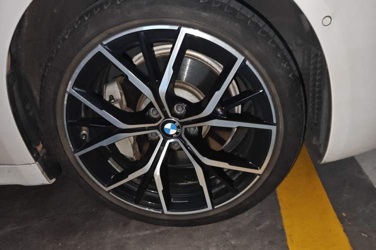 Used BMW 5 Series 2021 530Li Luxury Edition M Sport Package Right Front Wheel Hub