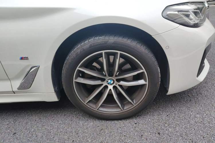 Used BMW 5 Series 2021 525Li M Sport Package Right Front Wheel Hub