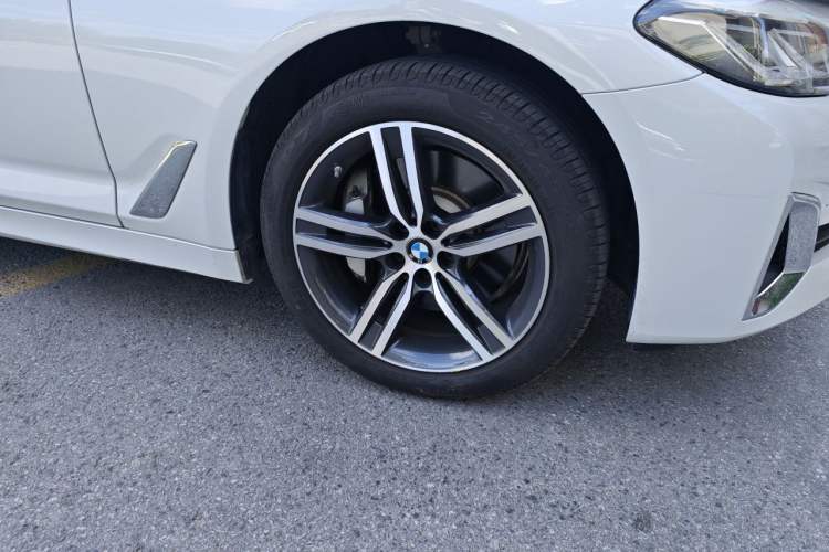Used BMW 5 Series 2021 530Li Leading Model M Sport Package Right Front Wheel Hub