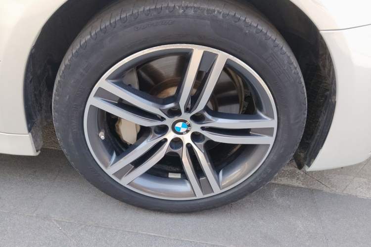 Used BMW 5 Series 2021 530Li Leading Luxury Package Right Front Wheel Hub