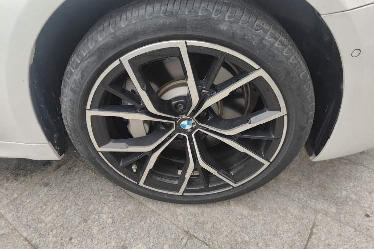 Used BMW 5 Series 2021 Restyled 530Li Luxury Edition M Sport Package Right Front Wheel Hub