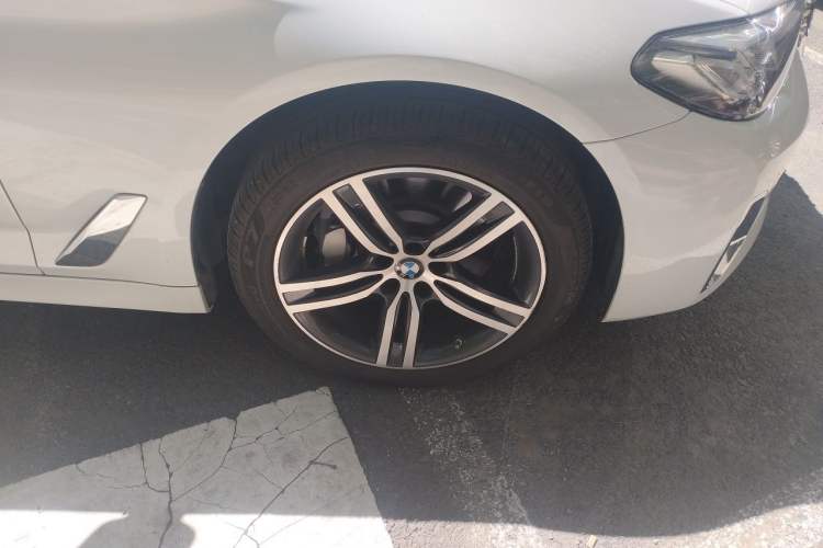 Used BMW 5 Series 2021 530Li Leading Luxury Package Right Front Wheel Hub