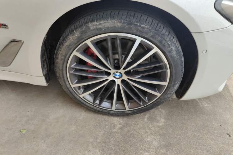 Used BMW 5 Series 2021 530Li Leading Model M Sport Package Right Front Wheel Hub