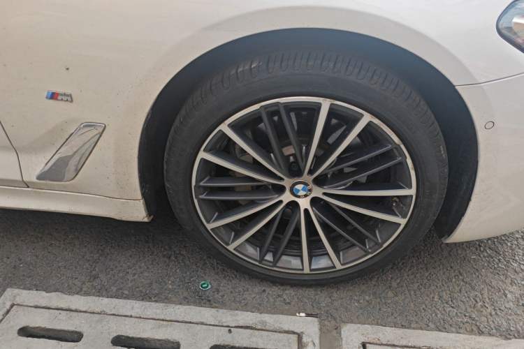 Used BMW 5 Series 2021 530Li Leading Model M Sport Package Right Front Wheel Hub
