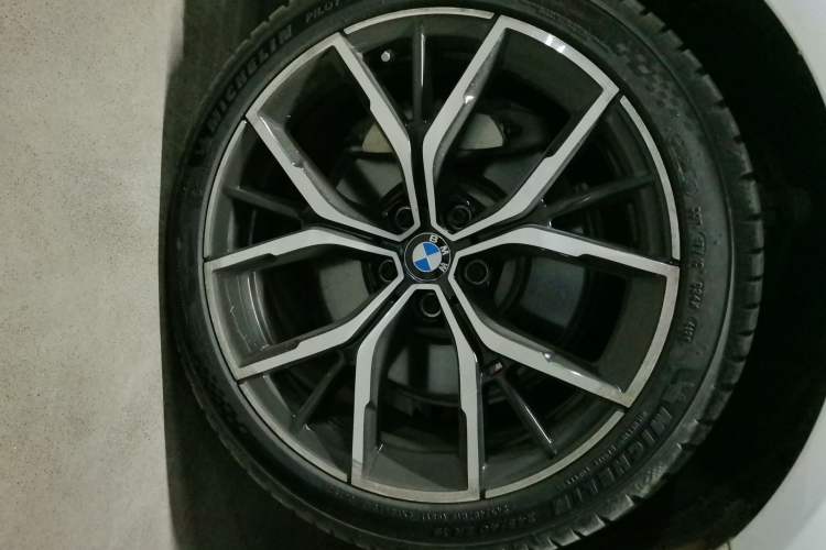 Used BMW 5 Series 2021 530Li Luxury Edition M Sport Package Right Front Wheel Hub