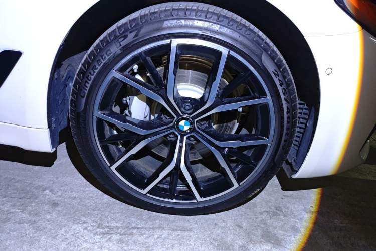 Used BMW 5 Series 2021 530Li Luxury Edition M Sport Package Right Front Wheel Hub