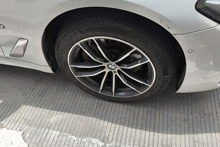 Used BMW 5 Series 2021 525Li M Sport Package Right Front Wheel Hub