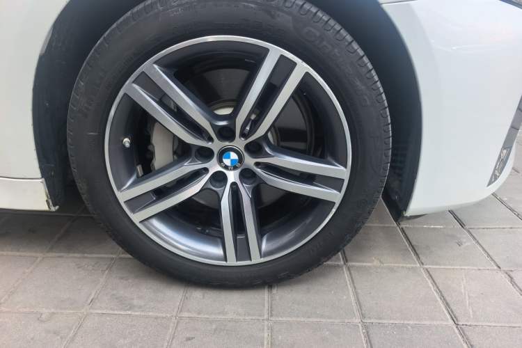 Used BMW 5 Series 2021 530Li Leading Luxury Package Right Front Wheel Hub
