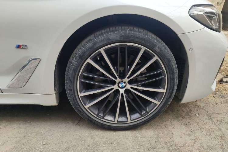Used BMW 5 Series 2021 530Li Leading Model M Sport Package Right Front Wheel Hub
