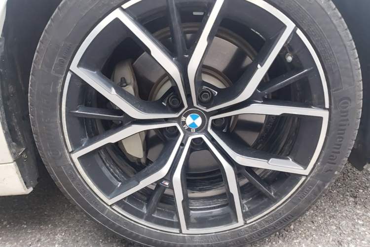 Used BMW 5 Series 2021 530Li Luxury Edition M Sport Package Right Front Wheel Hub