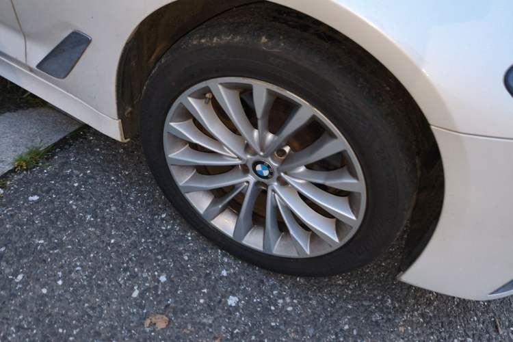 Used BMW 5 Series 2021 525Li Luxury Package Right Front Wheel Hub