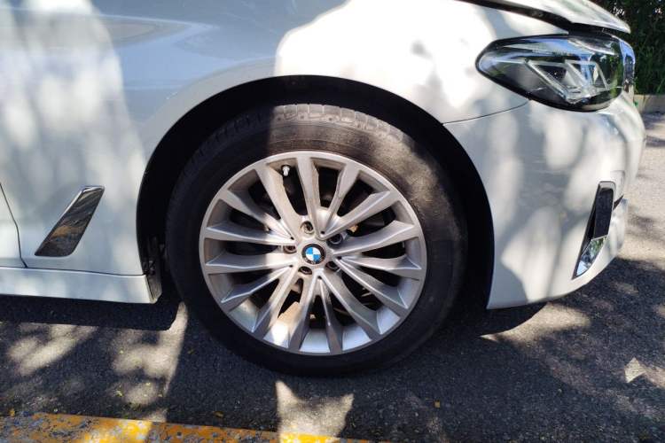 Used BMW 5 Series 2021 525Li Luxury Package Right Front Wheel Hub