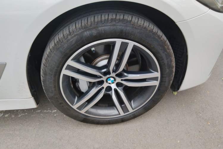 Used BMW 5 Series 2021 530Li xDrive Luxury Package Right Front Wheel Hub