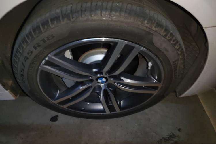 Used BMW 5 Series 2021 Restyled 530Li Leading Edition Luxury Package Right Front Wheel Hub
