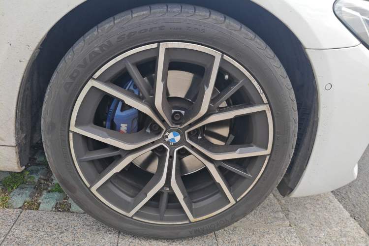 Used BMW 5 Series 2021 530i M Sport Package Right Front Wheel Hub
