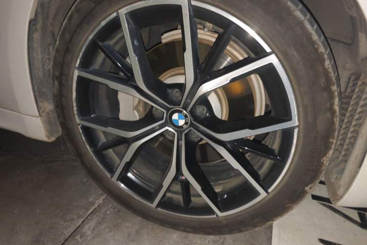 Used BMW 5 Series 2021 530Li Luxury Edition M Sport Package Right Front Wheel Hub