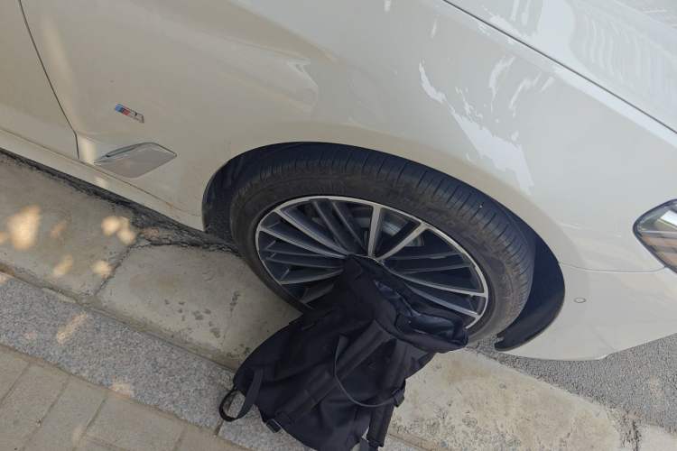 Used BMW 5 Series 2021 Facelifted 530Li Leading Edition M Sport Package Right Front Wheel Hub