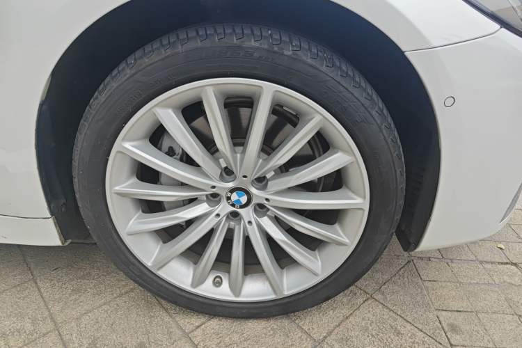 Used BMW 5 Series 2021 530Li Luxury Edition Premium Package Right Front Wheel Hub