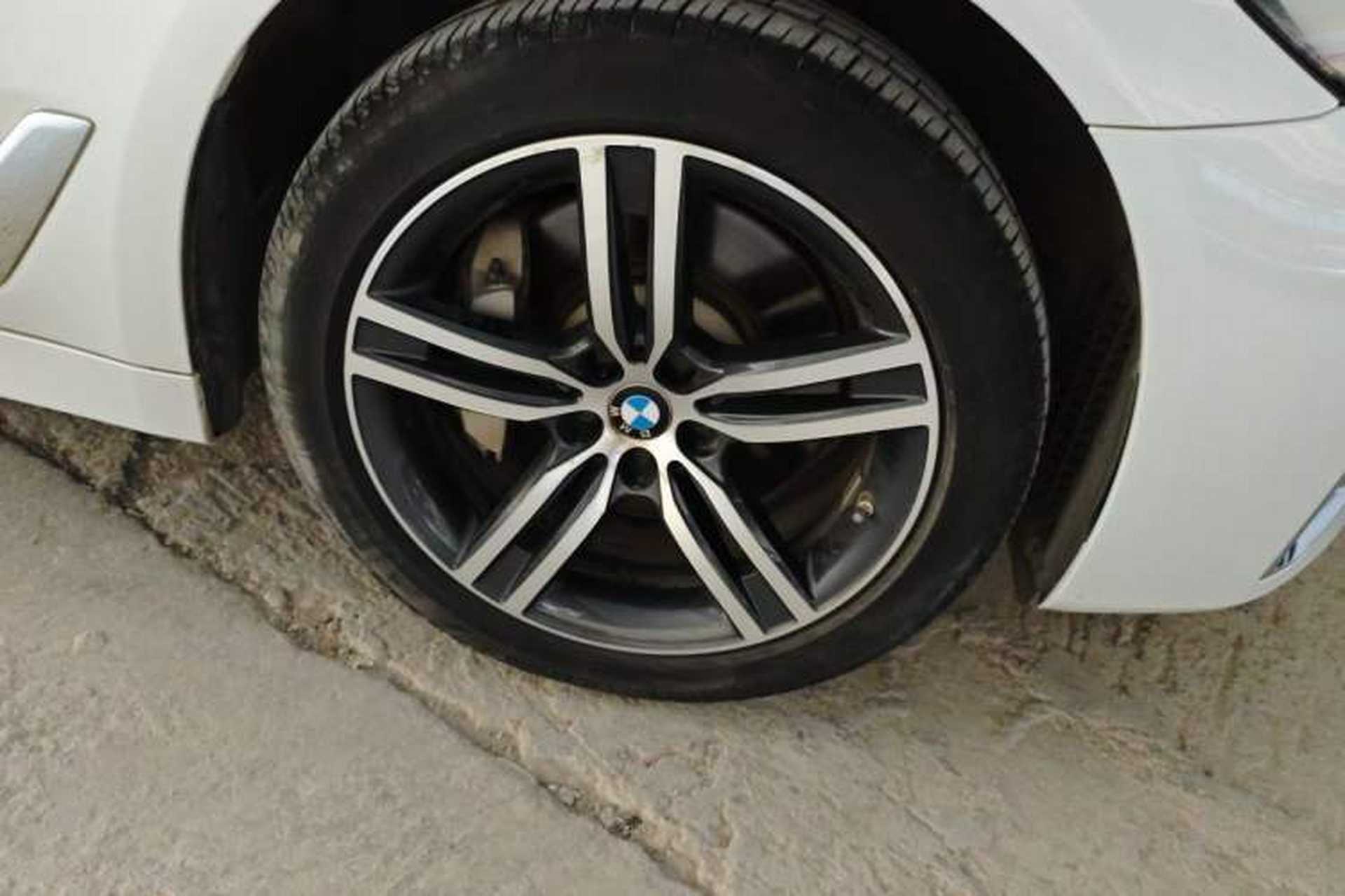 Used BMW 5 Series 2021 530Li Leading Luxury Package Right Front Wheel Hub