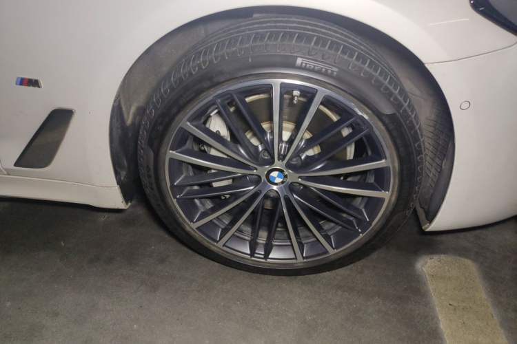 Used BMW 5 Series 2021 530Li Leading Model M Sport Package Right Front Wheel Hub