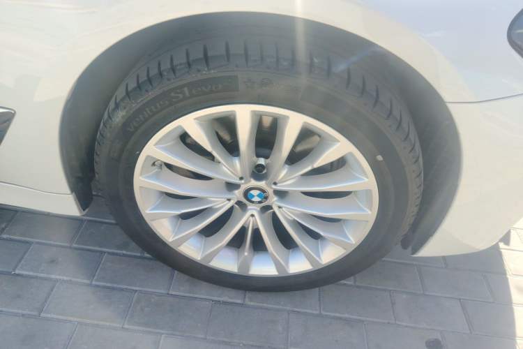 Used BMW 5 Series 2021 525Li Luxury Package Right Front Wheel Hub