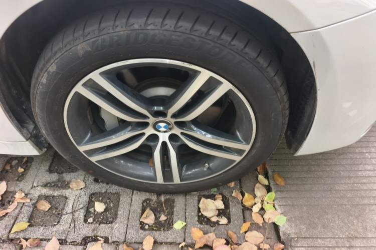 Used BMW 5 Series 2021 530Li Leading Luxury Package Right Front Wheel Hub