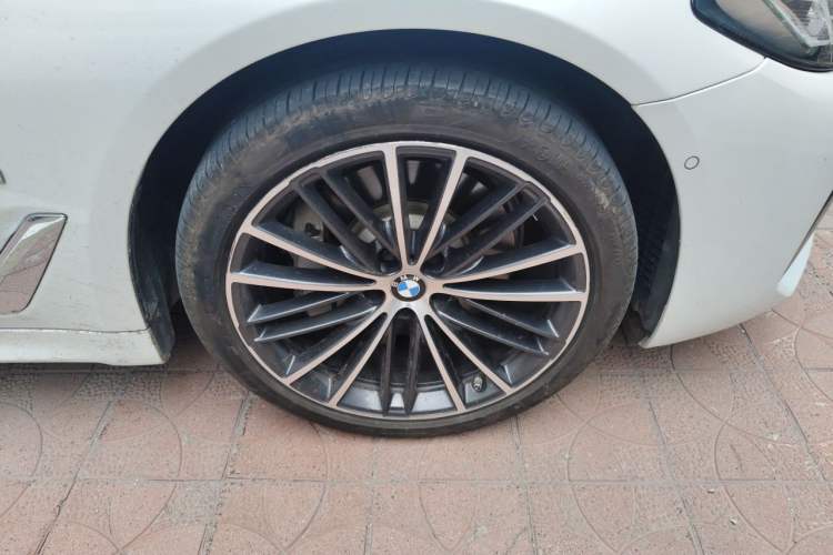 Used BMW 5 Series 2021 530Li xDrive M Sport Package Right Front Wheel Hub