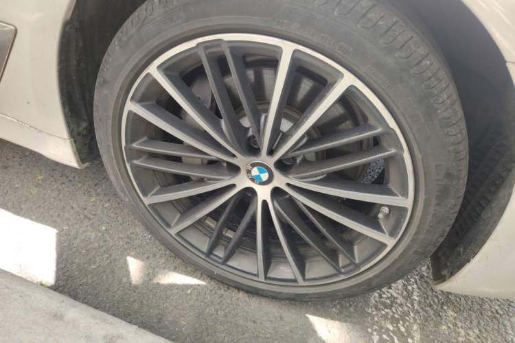 Used BMW 5 Series 2021 Facelifted 530Li xDrive M Sport Package Right Front Wheel Hub