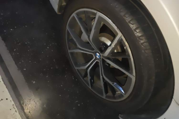 Used BMW 5 Series 2021 530Li Luxury Edition M Sport Package Right Front Wheel Hub