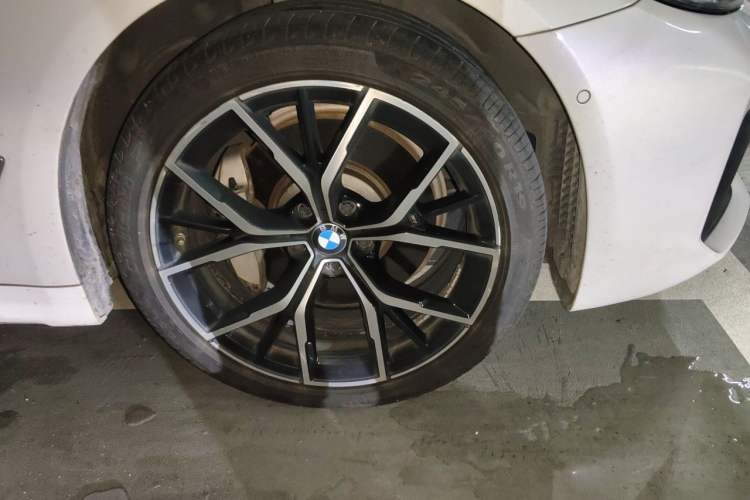 Used BMW 5 Series 2021 530Li Luxury Edition M Sport Package Right Front Wheel Hub