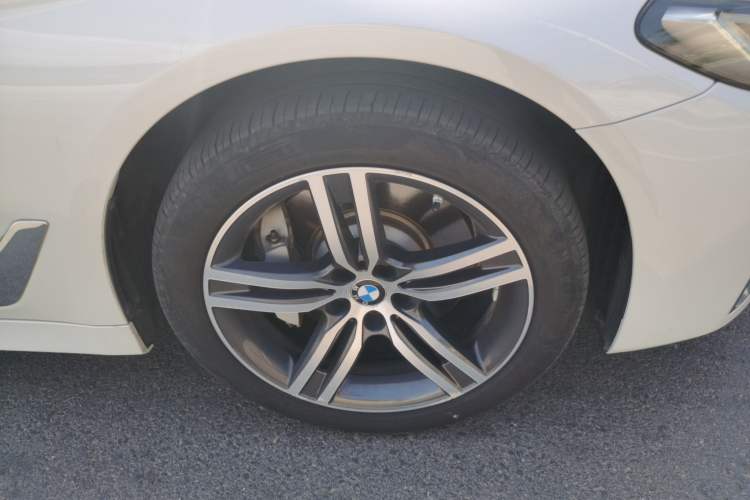 Used BMW 5 Series 2021 530Li xDrive Luxury Package Right Front Wheel Hub