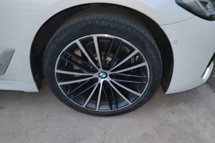Used BMW 5 Series 2021 530Li Leading Model M Sport Package Right Front Wheel Hub