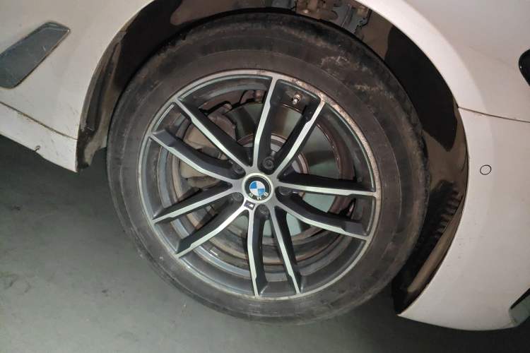 Used BMW 5 Series 2021 Facelifted 525Li M Sport Package Right Front Wheel Hub