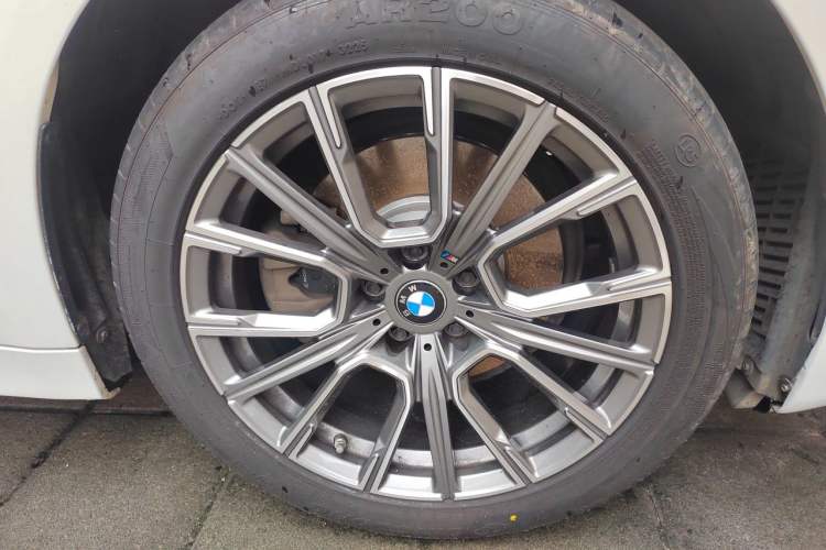 Used BMW 5 Series 2021 525Li Luxury Package Right Front Wheel Hub