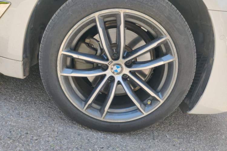 Used BMW 5 Series 2021 525Li M Sport Package Right Front Wheel Hub