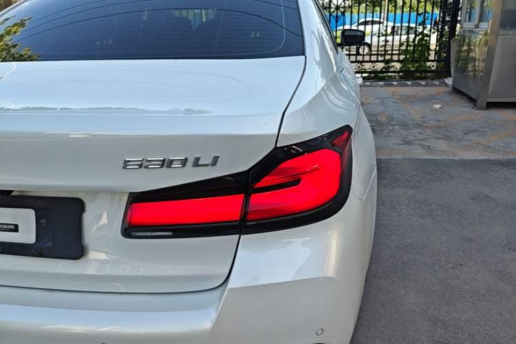 Used BMW 5 Series 2021 Facelifted 530Li Leading Edition M Sport Package Right Rear Taillight