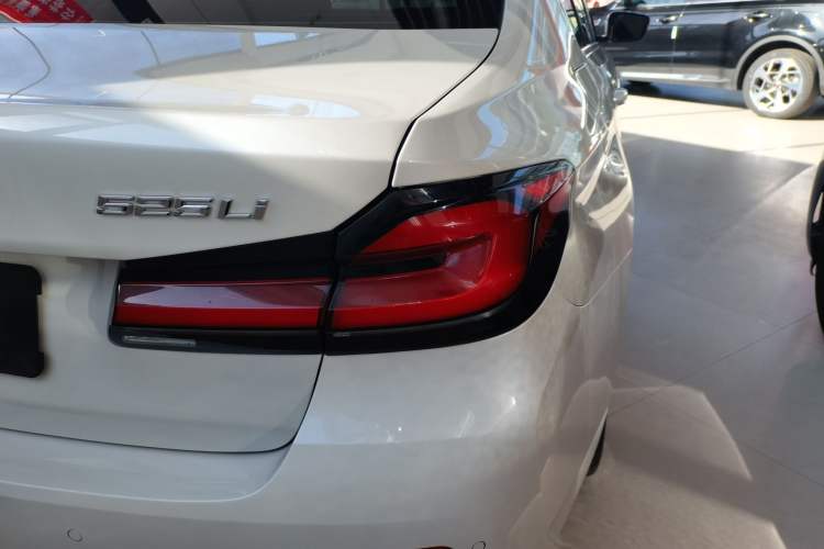Used BMW 5 Series 2021 525Li Luxury Package Right Rear Taillight