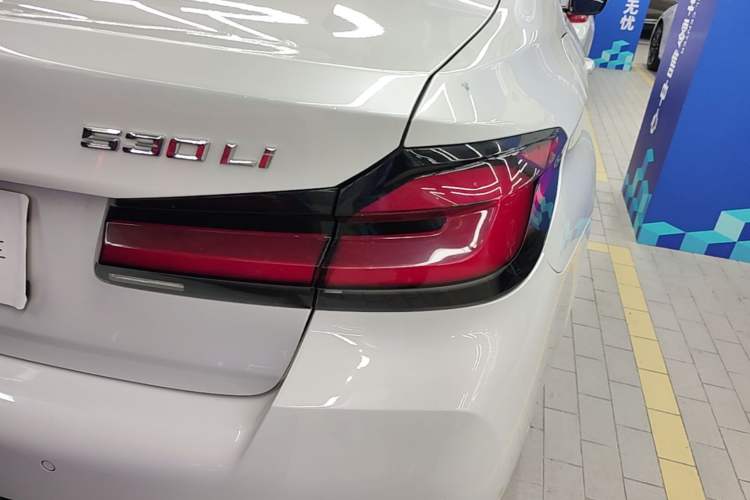 Used BMW 5 Series 2021 530Li Leading Model M Sport Package Right Rear Taillight