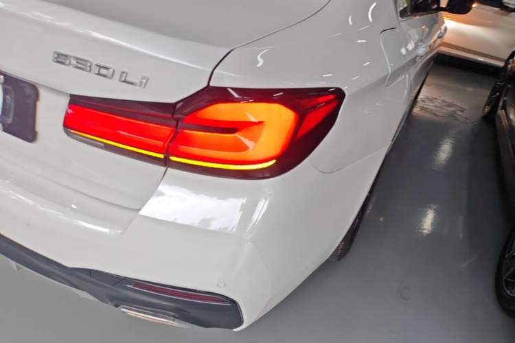 Used BMW 5 Series 2021 530Li Luxury Edition M Sport Package Right Rear Taillight