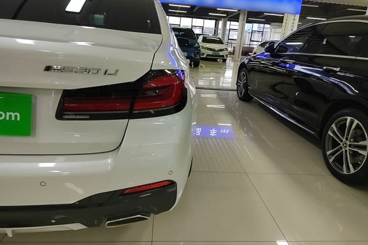 Used BMW 5 Series 2021 Facelifted 530Li Leading Edition M Sport Package Right Rear Taillight
