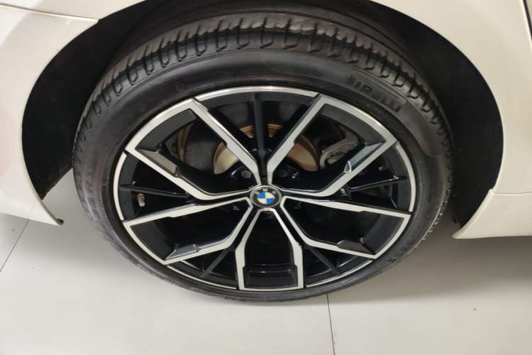 Used BMW 5 Series 2021 530Li Luxury Edition M Sport Package Right Rear Wheel Hub