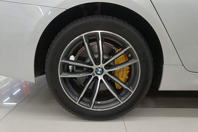 Used BMW 5 Series 2021 525Li M Sport Package Right Rear Wheel Hub