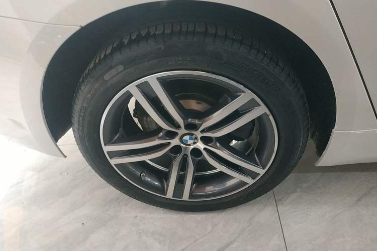 Used BMW 5 Series 2021 Restyled 530Li Leading Edition Luxury Package Right Rear Wheel Hub
