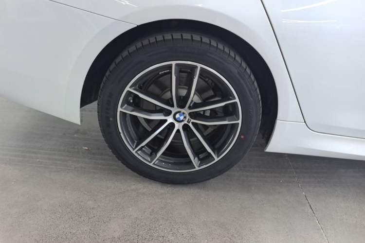 Used BMW 5 Series 2021 Facelifted 525Li M Sport Package Right Rear Wheel Hub