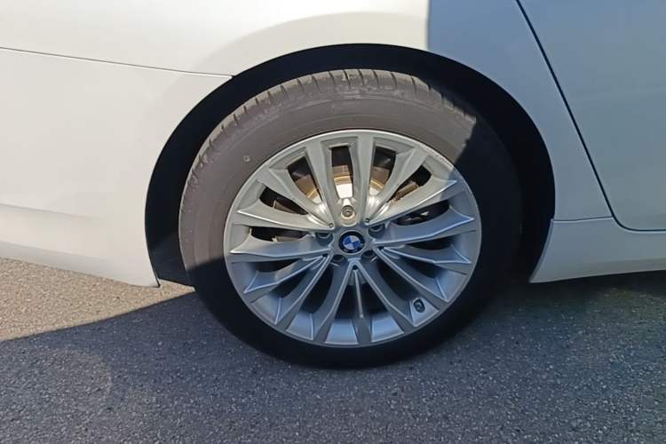 Used BMW 5 Series 2021 525Li Luxury Package Right Rear Wheel Hub