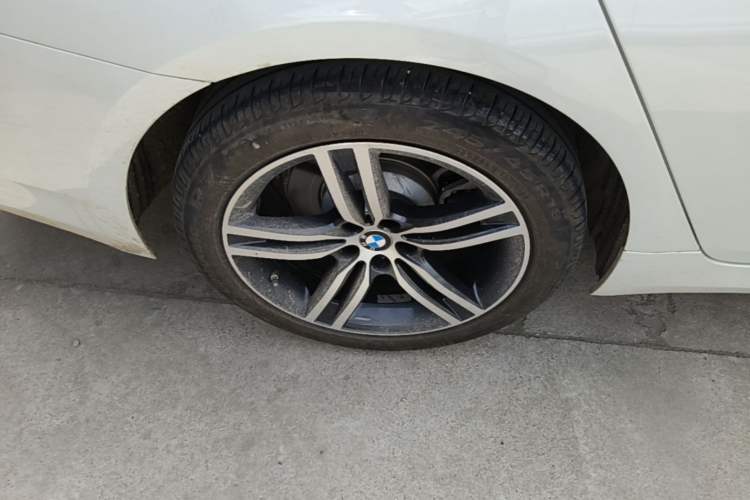Used BMW 5 Series 2021 530Li Leading Luxury Package Right Rear Wheel Hub