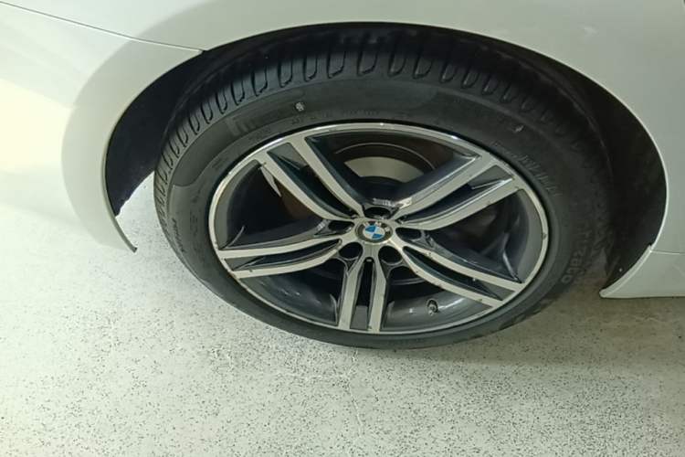 Used BMW 5 Series 2021 530Li xDrive Luxury Package Right Rear Wheel Hub
