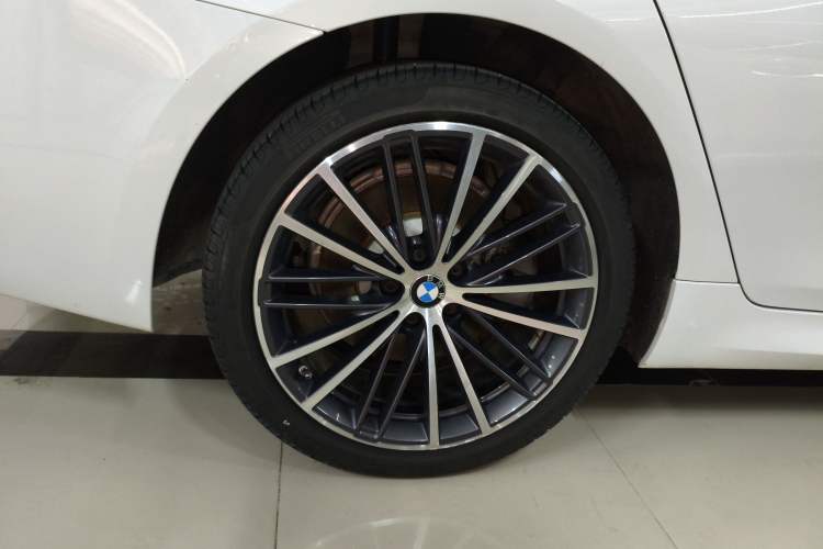 Used BMW 5 Series 2021 530Li Leading Model M Sport Package Right Rear Wheel Hub